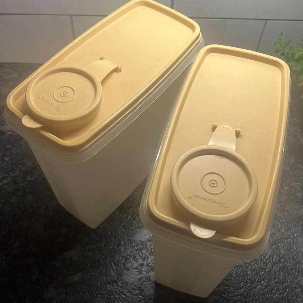 Set of 2 vintage Tupperware cereal containers. In excellent condition. P…